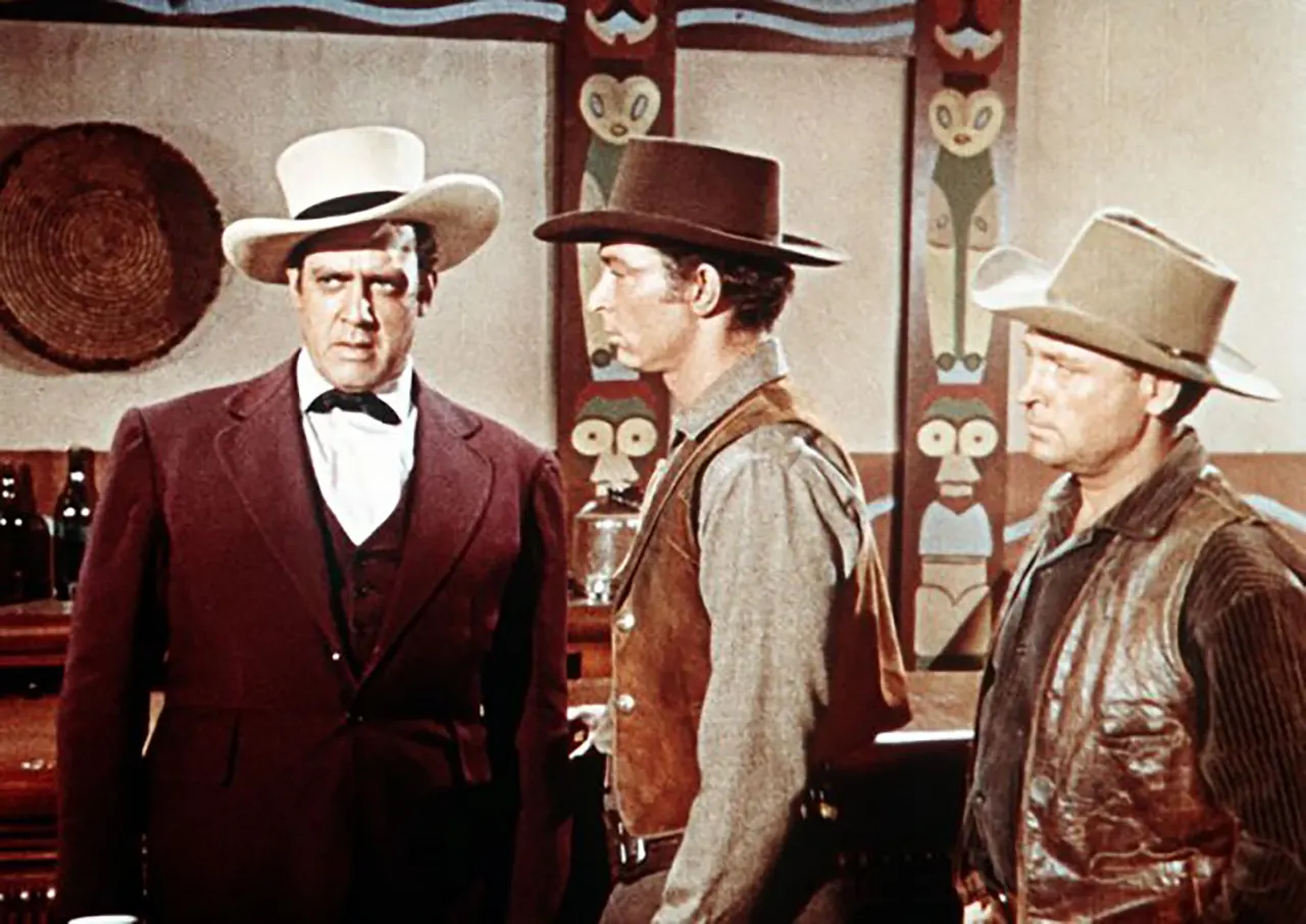 “A MAN ALONE” (1955, r: Ray Milland) poza din film A Man Alone 1955 videodome