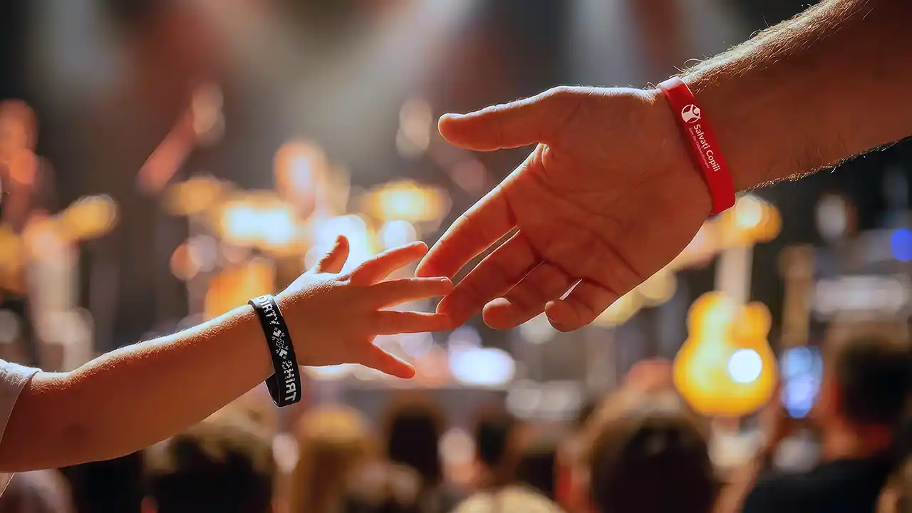 Rock for Children: Dirty Shirt și Salvați Copiii Rom&acirc;nia, muzică și implicare socială la Dirtylicious Decade Tour