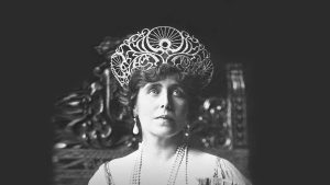 Regina Maria în afisul expozitiei EA: Regina si Marea