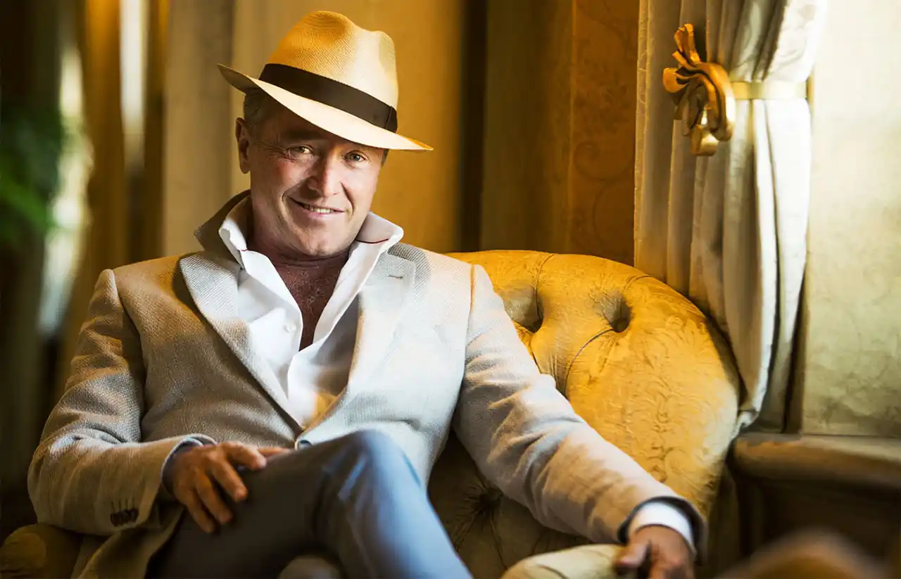 Michael Flatley de la Lord of the Dance cu pălărie &icirc;n cap