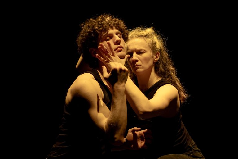 On the Poetics of Touch | Mariana Gavriciuc @ Centrul Naţional al Dansului Bucureşti