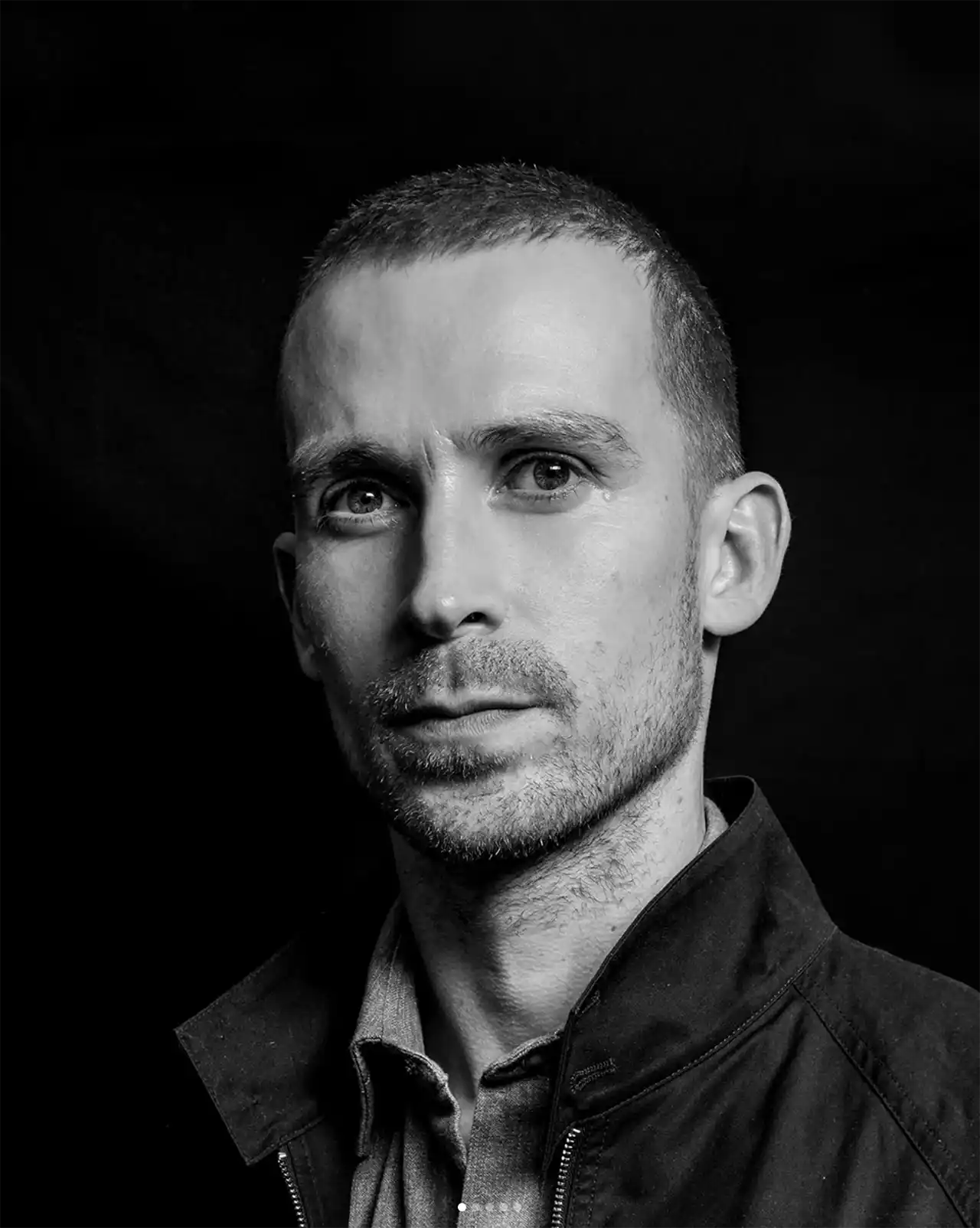 Poză portret cu Thom Oosterhof