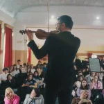 Răzvan Stoica reia turneul „Un Stradivarius în școli”, stagiunea a III-a