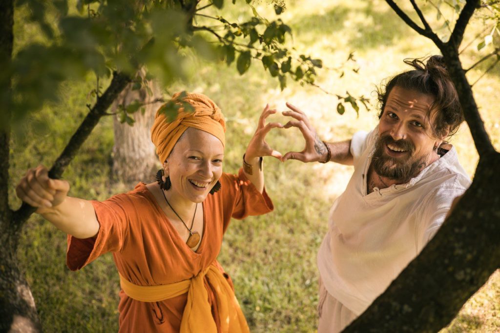 Vibrația care te întoarce acasă. Zeyla Tomlyn & Mircea Ardelanu @ In sufragerie by Veganzza