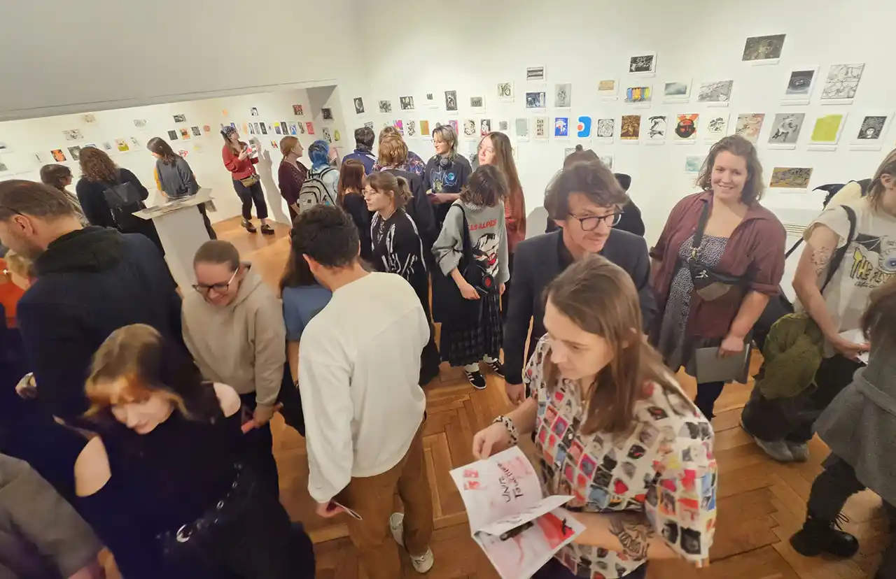 Cea de-a zecea ediție a proiectului artistic PRINTCARD WROCŁAW ajunge la București. Vernisaj pe 25 februarie, la UNAGaleria