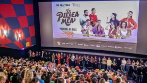 Peste 1400 de spectatori entuziaști la premiera de gală a comediei ÎN PIELEA MEA, cu: George Tănase, Ioana State, Vlad Gherman, Oana Gherman, Sergiu Costache, Azaleea Necula, Alexandra Răduță, Gabriel Vatavu, Ioana Ginghină, Daria Jane, Mihai Găinușă