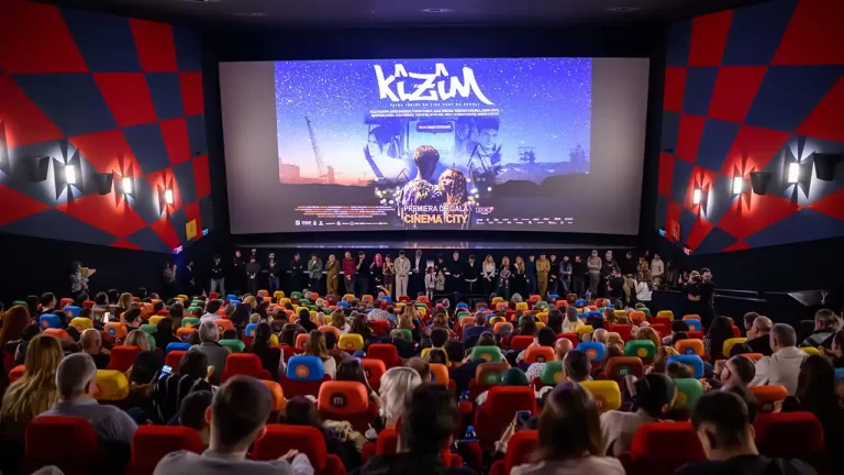 KÎZÎM, primul film românesc a cărui protagonistă este o adolescentă de etnie tătară, aplaudat de 1000 de spectatori la premiera de gală în prezența echipei!
