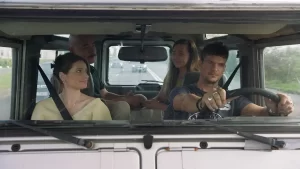 Două familii, două moduri diferite de comunicare cu adolescenții, reprezentate în filmul KÎZÎM de Meryem Yeliz Mustafa, Elias Ferchin Musuret, Turchian Güzin Nasurla, Matei Saizescu, Tudor Chirilă și Judith State