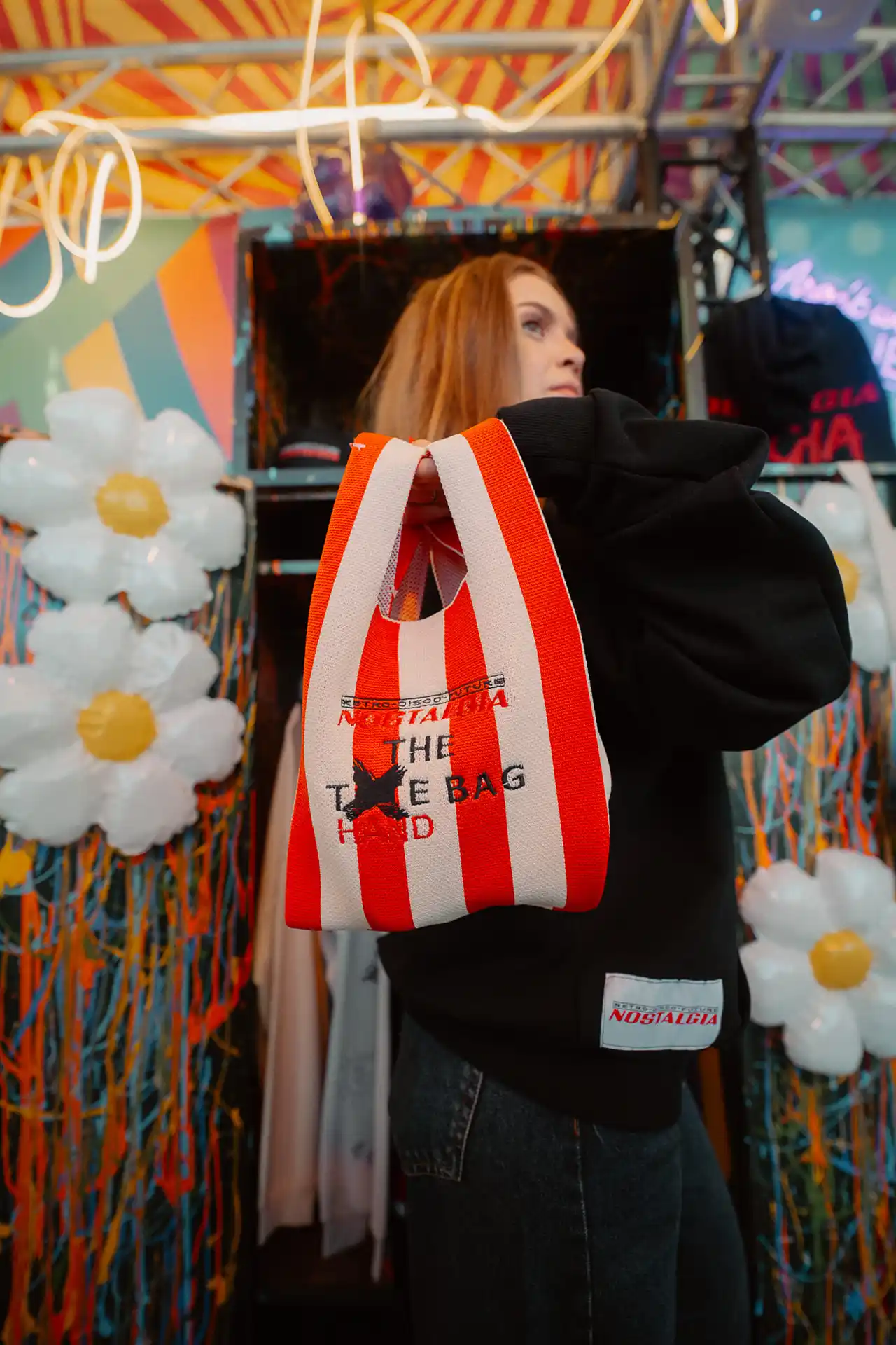 Festivalul NOSTALGIA anunță lansarea magazinului online oficial de merchandising: nostalgiastore.love Festivalul NOSTALGIA, conceptul Retro-Disco-Future care a redefinit experiența de eveniment și festival în România, anunță lansarea magazinului online oficial de merchandising: nostalgiastore.love