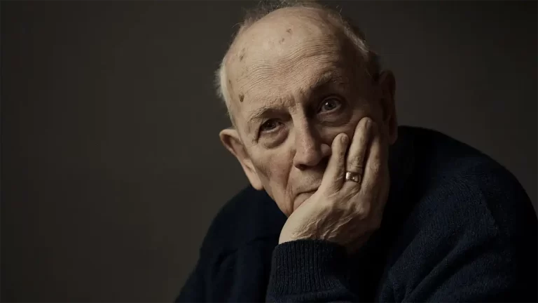 O legendă vie a literaturii britanice: Alan Garner și romanul Vrăjitor Rătăcitor, acum în limba română