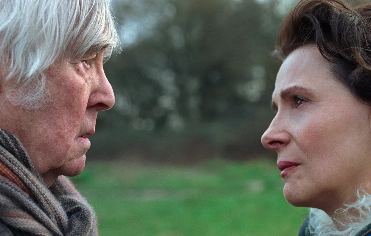 Juliette Binoche și Tom Courtenay imagine din filmul Queen at Sea R: Lance Hammer - asteptat la Berlinale 2026 Berlinale 2026 Queen at Sea R: Lance Hammer