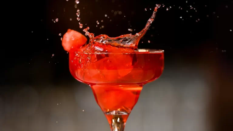 Cocktailuri de sezon februarie RASPBERRY DAIQUIRI cover