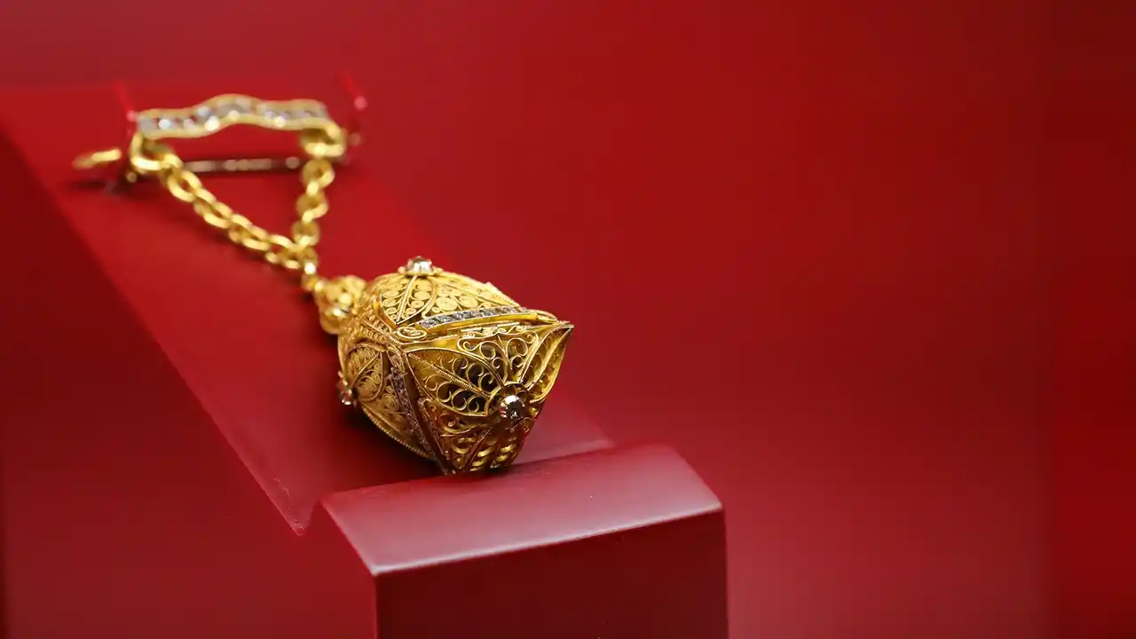 Cazinoul din Constanța a deschis două expoziții de excepție &icirc;n parteneriat cu Art Safari: EA. Regina Maria și Marea și Sea Sisters. Povești la malul mării