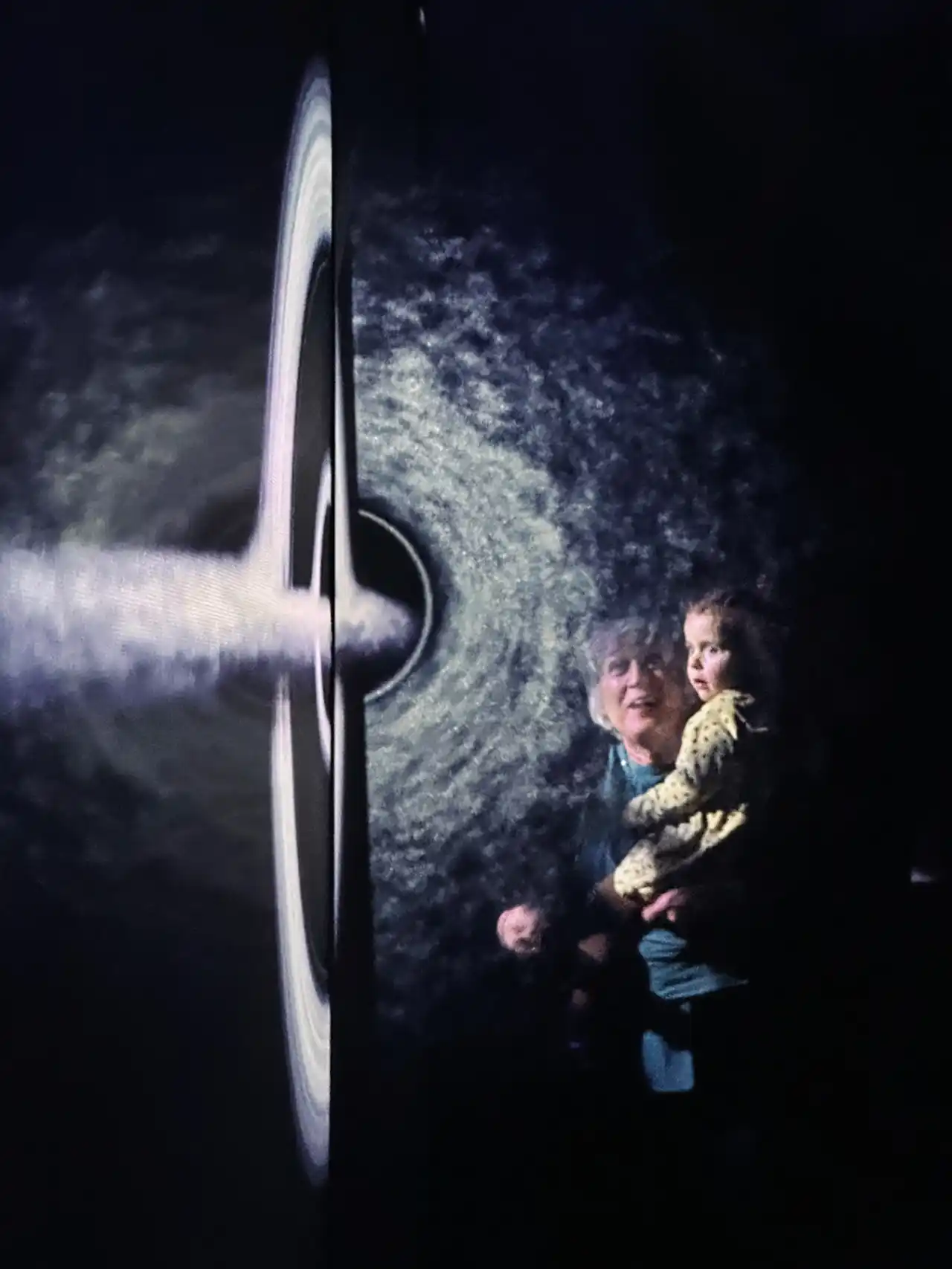 &bdquo;Event Horizon&rdquo; &ndash; o instalație imersivă despre misterul găurilor negre