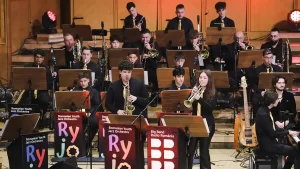 „De ziua ta, mămico”: concert din seria „Big Band-ul Radio România meets Romanian Youth Jazz Orchestra”