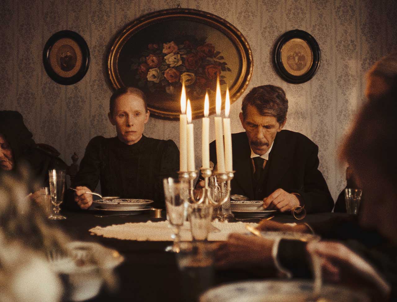 Un film hipnotic despre timp și amintiri: Sound of Falling / Singure sub soare&nbsp;