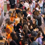 Generația care intră pe piața muncii în era AI: ce nu învață elevii la școală și ce ar trebui să știe despre viitorul carierelor