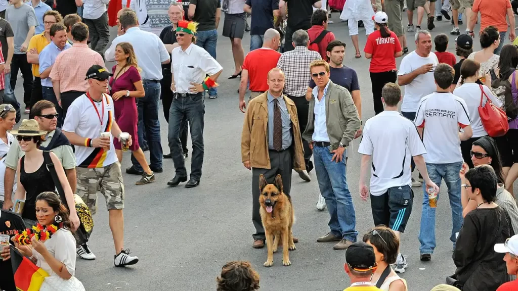 Seriale îndrăgite și eroi memorabili revin pe AXN Black și AXN White în luna martie, cu titluri precum JAG, Kommissar Rex și The Good Doctor