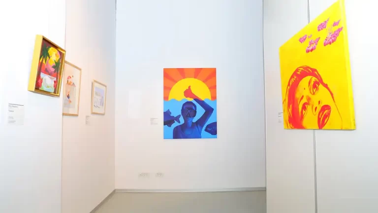 Cazinoul din Constanța a deschis două expoziții de excepție în parteneriat cu Art Safari: EA. Regina Maria și Marea și Sea Sisters. Povești la malul mării