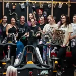 Când un concert devine antrenament: The Spinning Era aduce muzica pe bicicletele de spinning