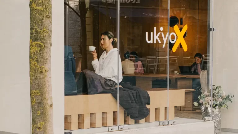 Un nou spațiu în inima Clujului: ukyo X combină minimalismul japonez cu cultura „listening bar”