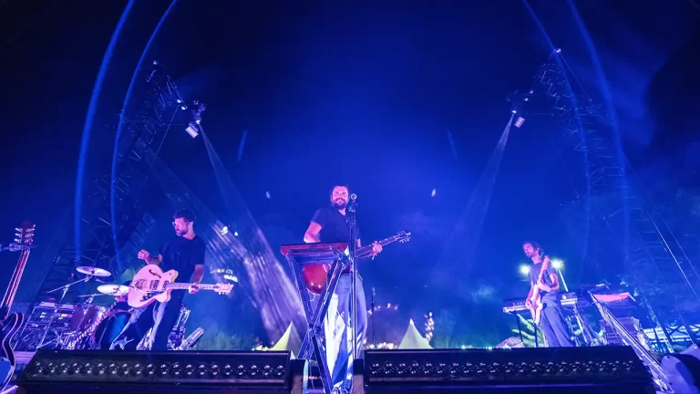 om la lună anunță marele concert 'NOI, VOI, NOI TOȚI - NOI SUNTEM OM LA LUNĂ'