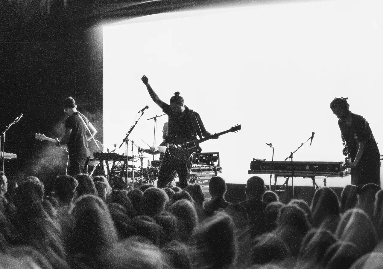 om la lună anunță marele concert 'NOI, VOI, NOI TOȚI - NOI SUNTEM OM LA LUNĂ'