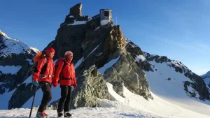 După filme despre natură și biodiversitate, Cosmin Dumitrache explorează latura umană în cel mai recent documentar al său, „Hoinari prin Munți”. Iată trailerul