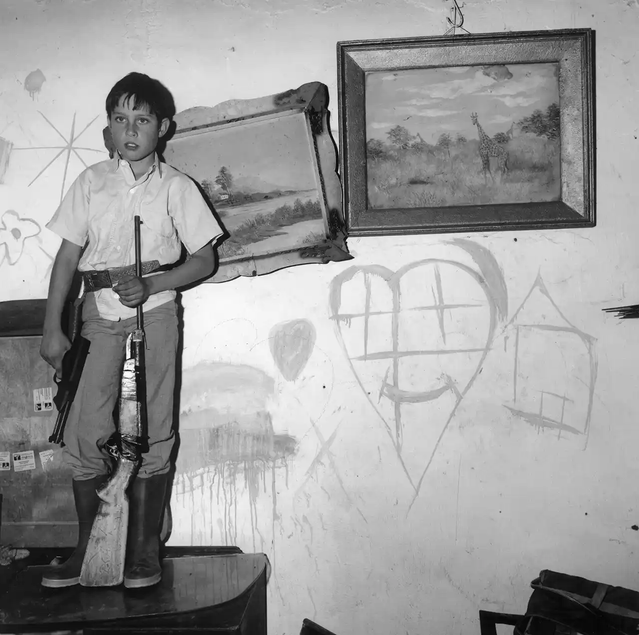 SC&Acirc;NTEIA+ are plăcerea de a vă invita la vernisajul expoziției &ldquo;Shadows of the Mind&rdquo; a fotografului american Roger Ballen.
