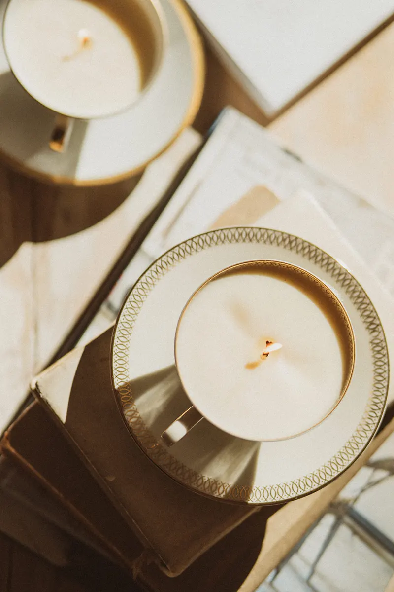 lumânări parfumate din ceară de soia Cup & Candle în cești vintage