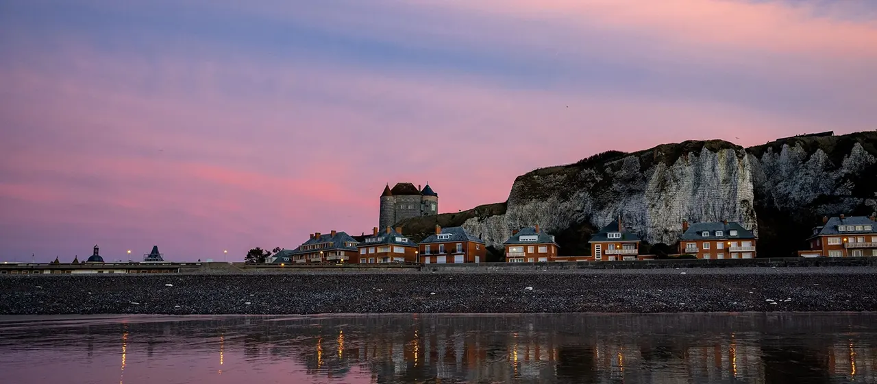 Franta_Dieppe_castelul si faleza la apusul soarelui