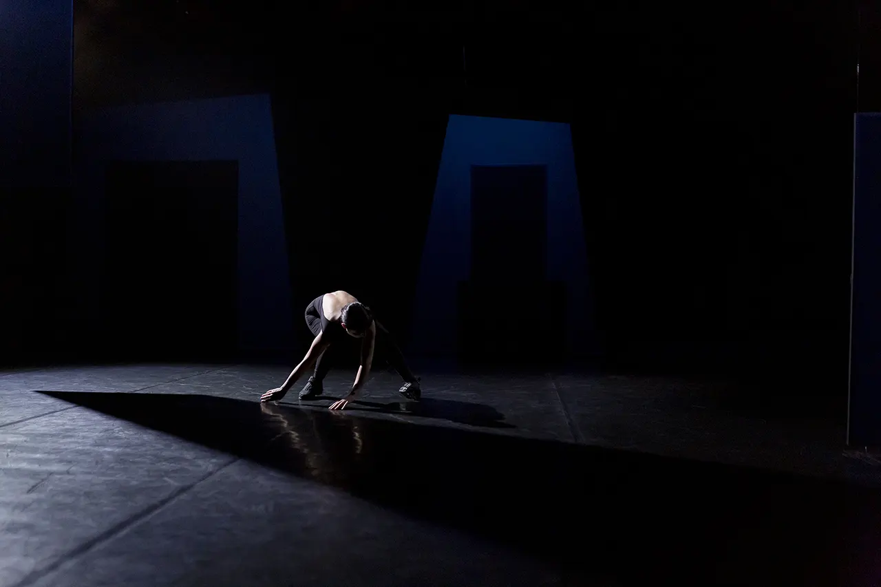 imagine din performance-ul “Hush Glitches”, Centrul Național al Dansului București - CNDB, 2025