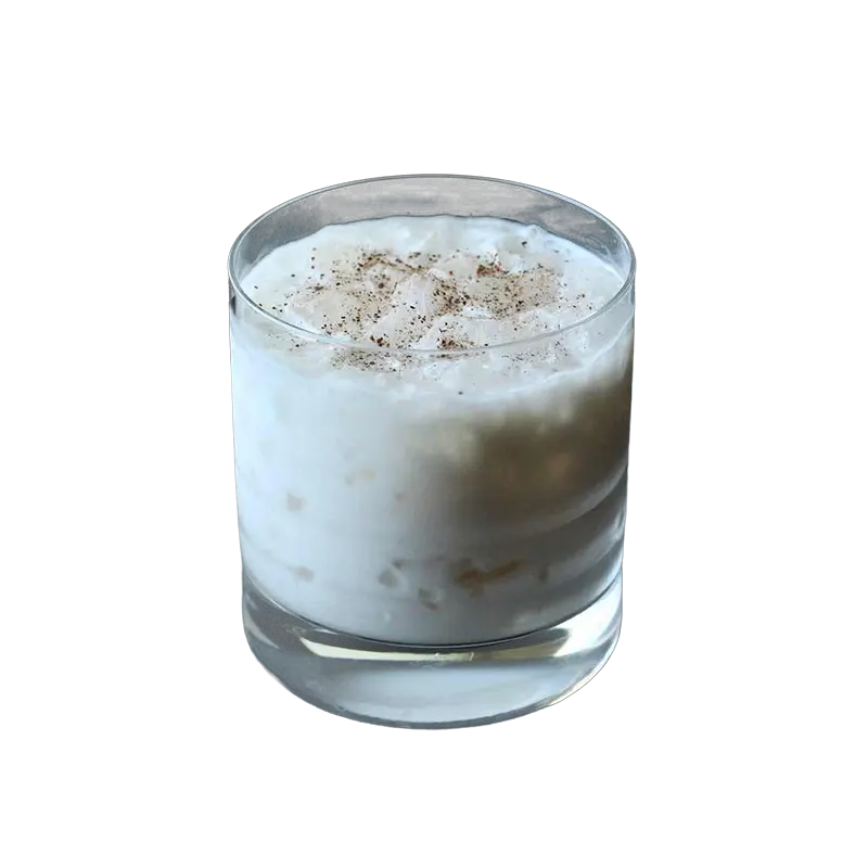 Milk Punch clarificat în pahar transparent