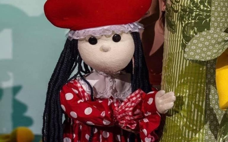 Noua poveste a Scufiței Roșii