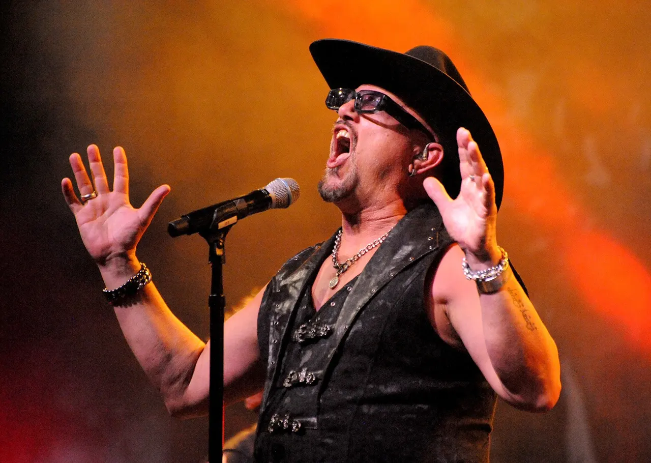 Portret GEOFF TATE pe scană
