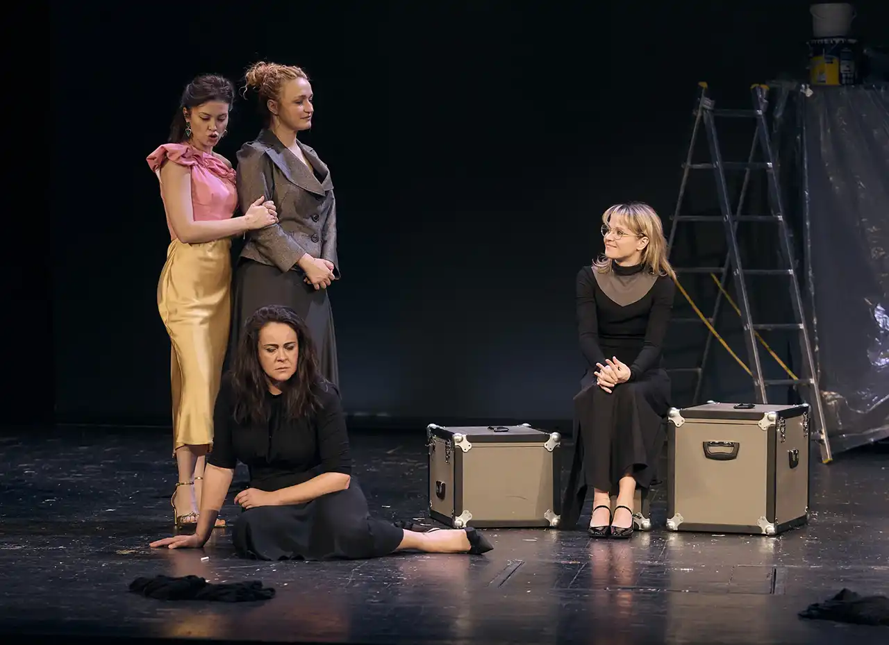 &bdquo;Trei surori&rdquo; de A.P. Cehov, &icirc;n regia lui Dragoș Huluba &ndash; premieră la Teatrul de Comedie