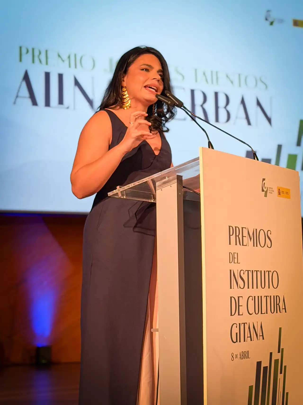 Recunoaștere internațională: actrița Alina Șerban, premiată de Institute of Gypsy Culture din Madrid &icirc;n cadrul Zilei Internaționale a Romilor