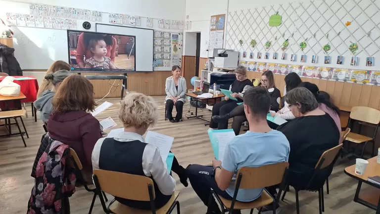 Conferința „Arhitectura Școlilor Active” aduce împreună profesorii din județul Brașov pentru soluții de prevenire a abandonului școlar