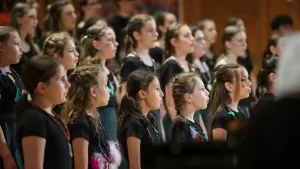 „MARILE TRECERI”: spectacol multimedia prezentat de Corul de Copii Radio