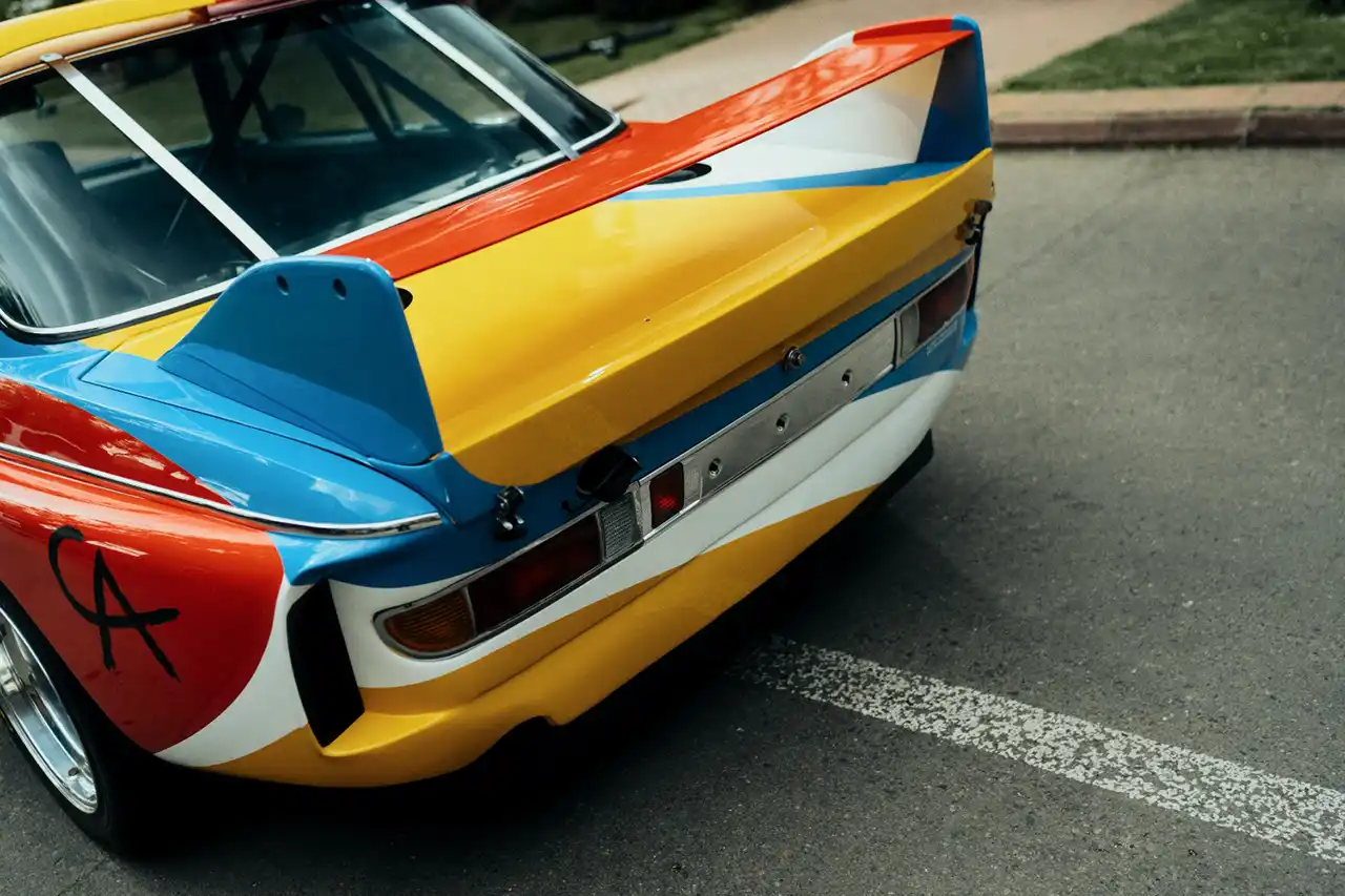 O lucrare de Alexander Calder &bdquo;&icirc;n mișcare&rdquo;: primul BMW Art Car ajunge la București, &icirc;n cadrul RAD Art Fair