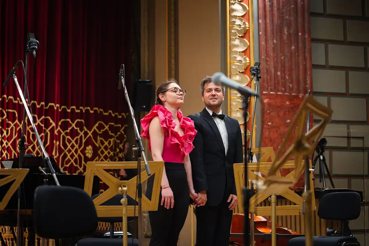 Labirinturi &icirc;n noapte &ndash; o călătorie &icirc;ntre lumi pe scena Ateneului Rom&acirc;n, &icirc;n cadrul Hoinar.Unbroken