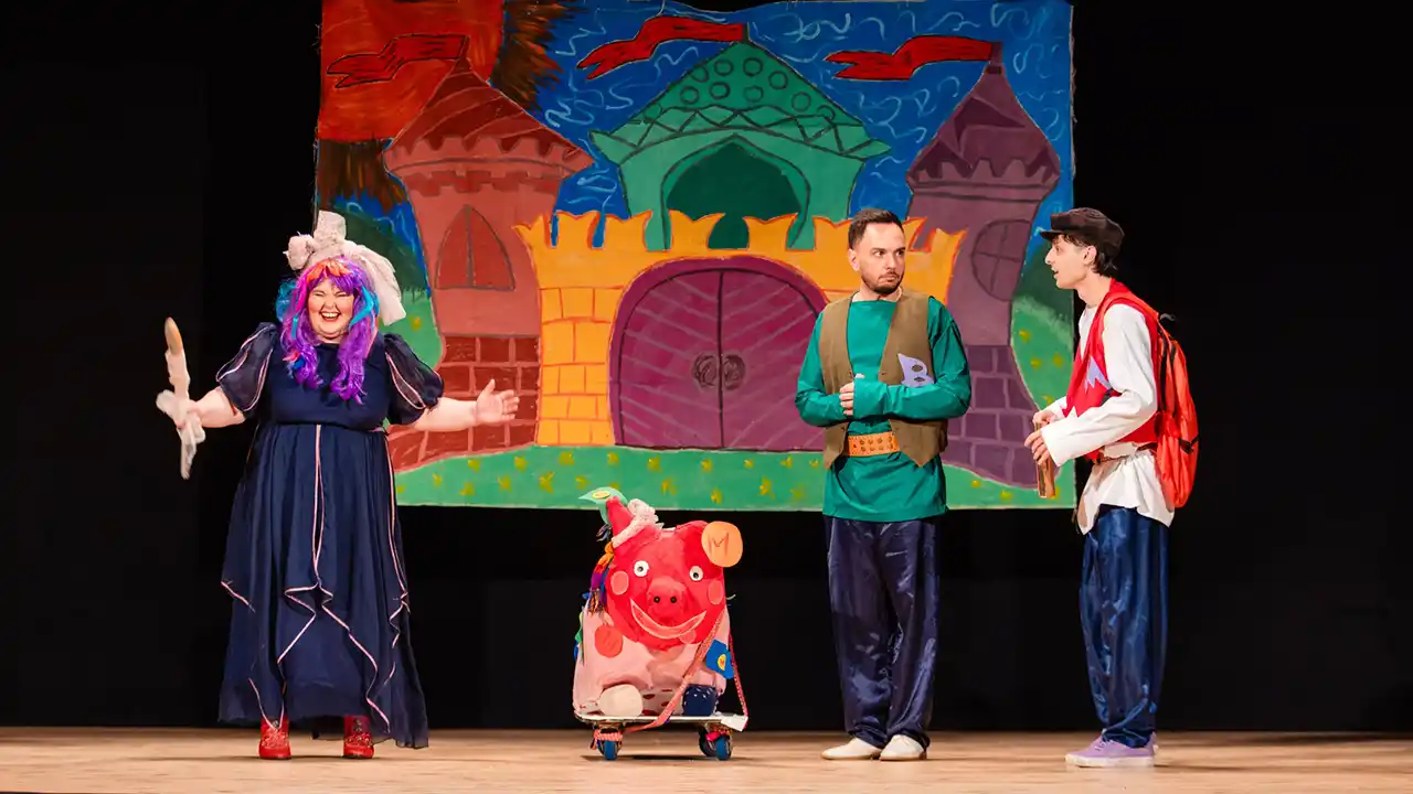 Poză din spectacolul de teatru interactiv cu trupa Miniricii