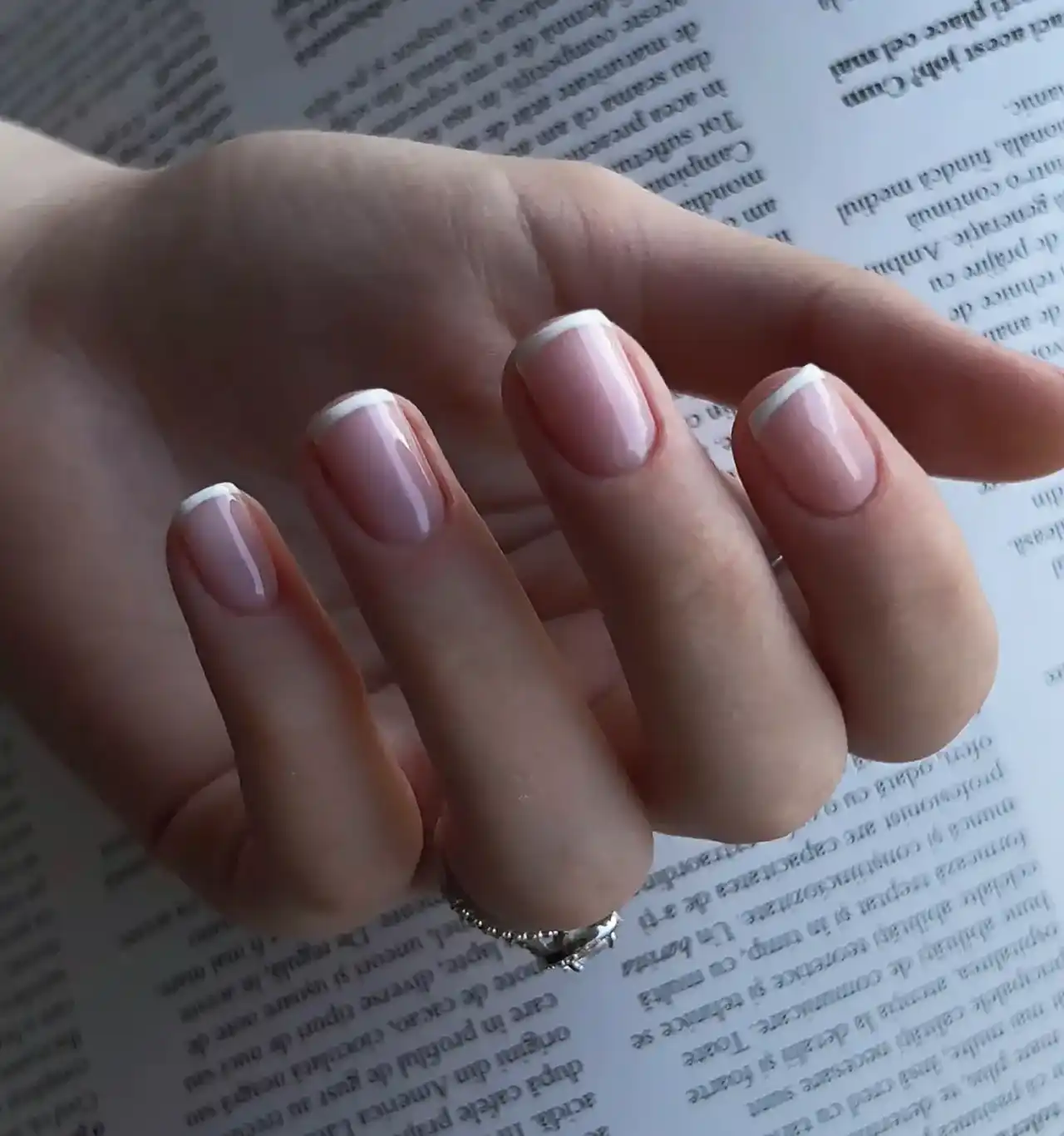 French Manicure 2.0: cum reinventezi un clasic fără să-i pierzi eleganța?