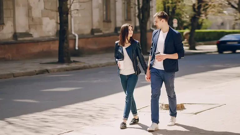 Strategii simple pentru plimbări urbane fără oboseală