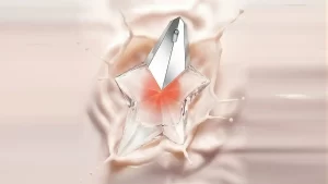 Glow-ul începe cu un zâmbet: buze juicy și cadouri care devin ritual