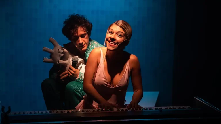 „10 lucruri pe care le-am pierdut la Festivalul Mamaia”, ultima reprezentație din această stagiune la Teatrul de Stat Constanța