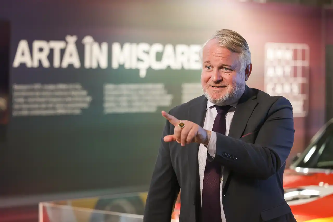 O lucrare de Alexander Calder &bdquo;&icirc;n mișcare&rdquo;: primul BMW Art Car ajunge la București, &icirc;n cadrul RAD Art Fair