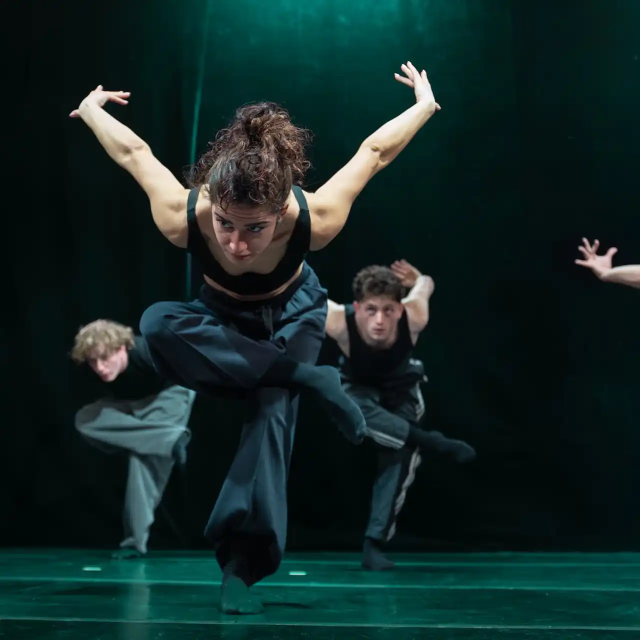 Despre libertate și iluzie: Vanner Collective explorează mecanismele manipulării &icirc;ntr-un nou spectacol cu premiera &icirc;n toamnă