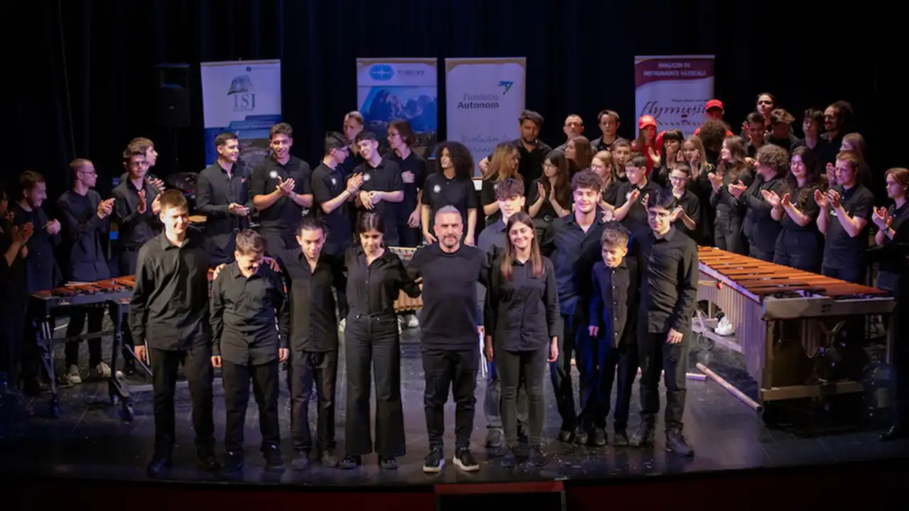 Zoli T&oacute;th și percuționiștii Cantus Mundi &icirc;n Turneul Ansamblurilor de Percuție