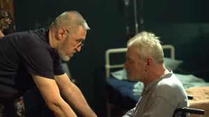 „Jocul luminii”, o poveste la granița dintre cinema și teatru, în regia lui Ovidiu Georgescu, din 6 mai 2026 în cinematografe